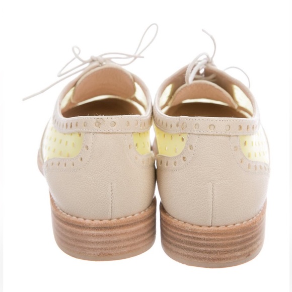 Stuart Weitzman Cream and Gold Flats - Picture 4 of 4